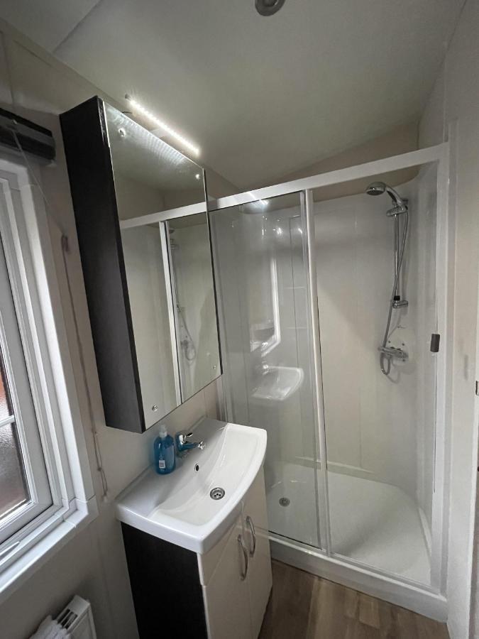 Angie'S Haven, Superb 2 Bedroom Lodge With Hot Tub - Sleeps 6 - Felmoor Park Морпет Екстериор снимка