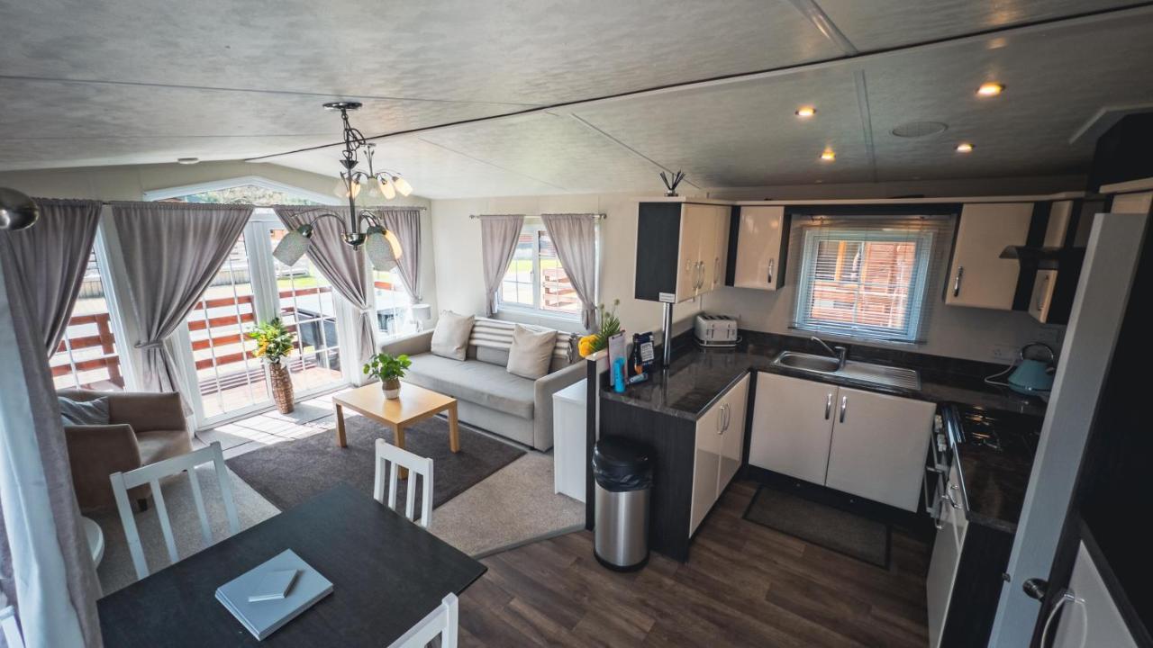 Angie'S Haven, Superb 2 Bedroom Lodge With Hot Tub - Sleeps 6 - Felmoor Park Морпет Екстериор снимка