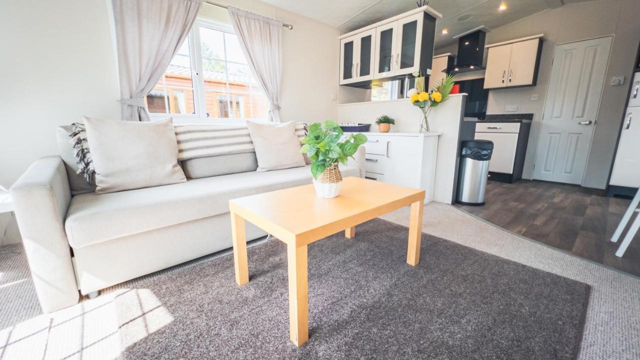 Angie'S Haven, Superb 2 Bedroom Lodge With Hot Tub - Sleeps 6 - Felmoor Park Морпет Екстериор снимка