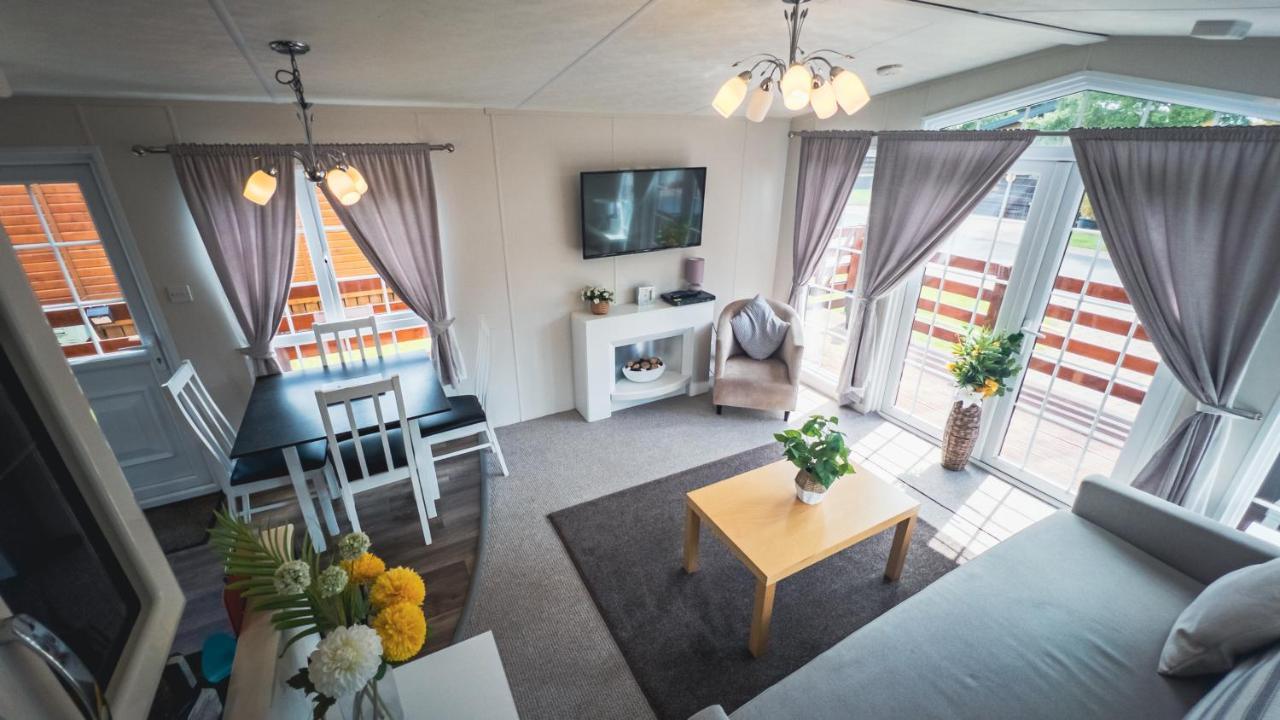 Angie'S Haven, Superb 2 Bedroom Lodge With Hot Tub - Sleeps 6 - Felmoor Park Морпет Екстериор снимка