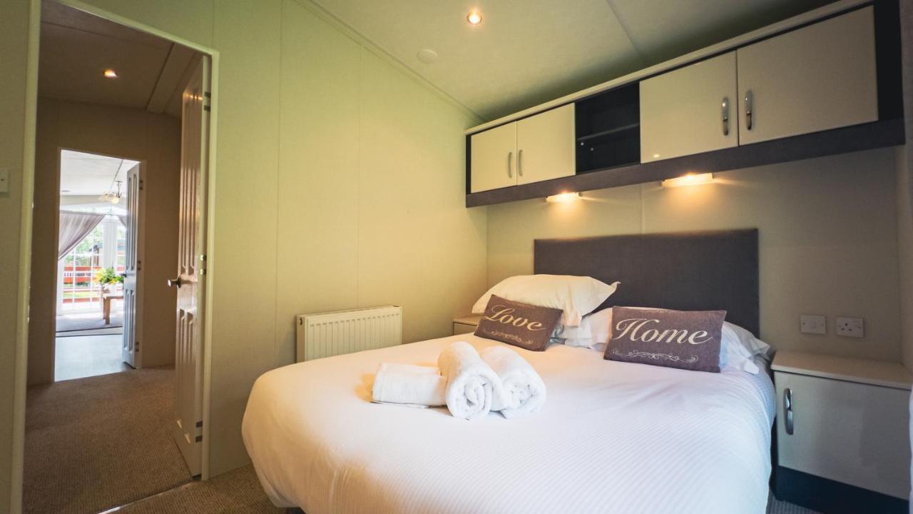 Angie'S Haven, Superb 2 Bedroom Lodge With Hot Tub - Sleeps 6 - Felmoor Park Морпет Екстериор снимка